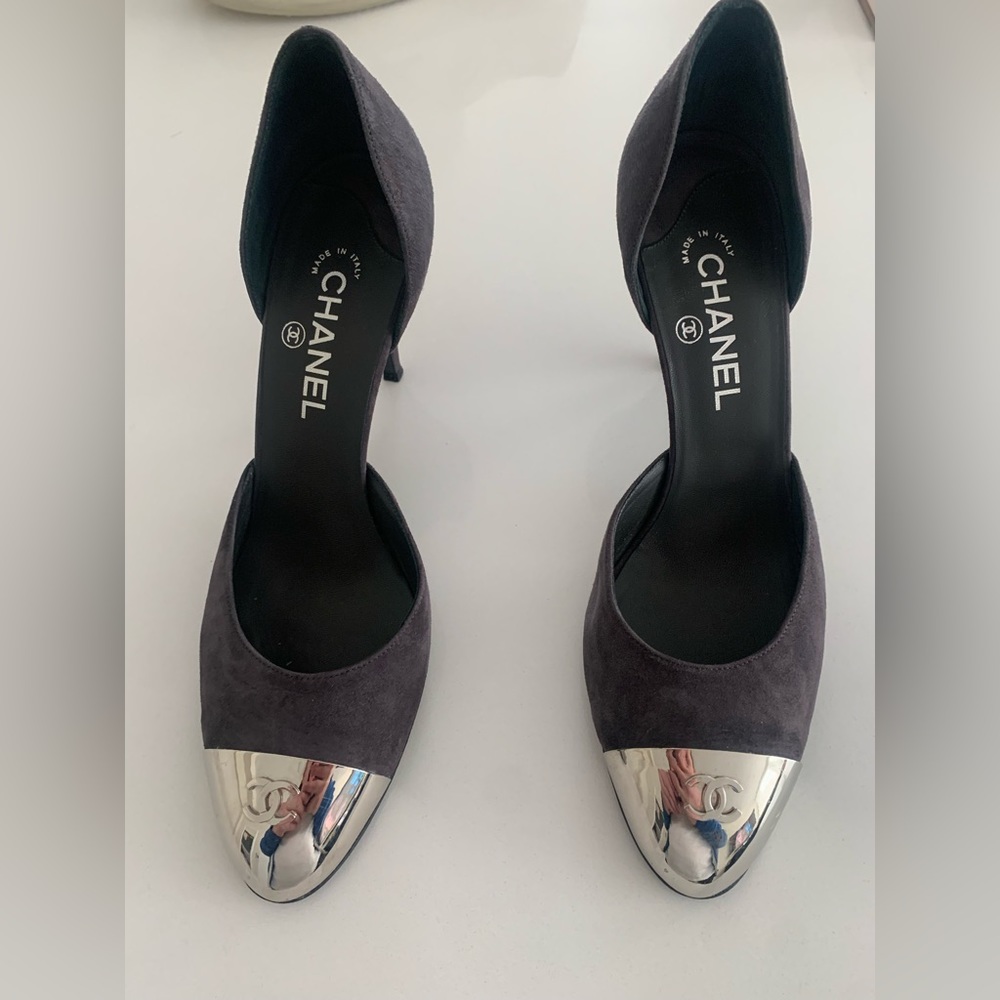 Gray/blue suede Chanel heels with silver metal toe & CC logo. 💯 authentic